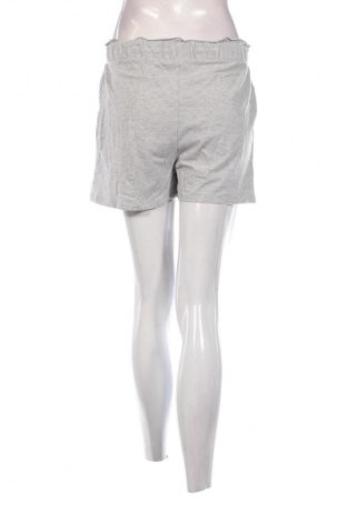 Damen Shorts Pieces, Größe S, Farbe Grau, Preis 4,99 €