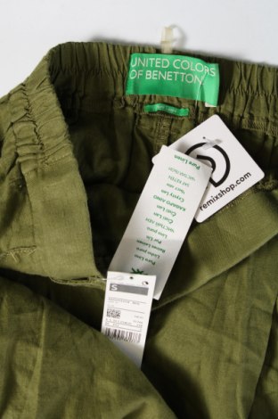 Pantaloni scurți de femei United Colors Of Benetton, Mărime S, Culoare Verde, Preț 253,29 Lei