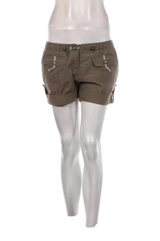 Damen Shorts Urban Behavior, Größe S, Farbe Grün, Preis 4,62 €
