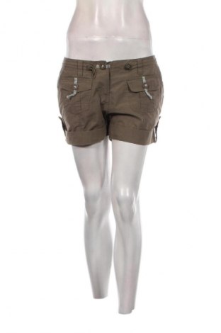 Damen Shorts Urban Behavior, Größe S, Farbe Grün, Preis € 4,79