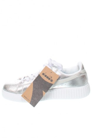 Dámske topánky  Diadora, Veľkosť 37, Farba Strieborná, Cena  104,64 €