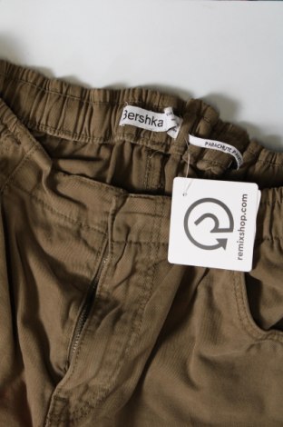 Damenhose Bershka, Größe S, Farbe Grün, Preis 9,49 €