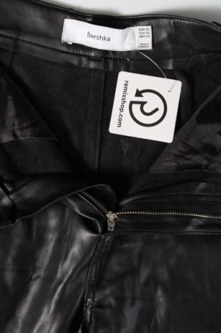 Damenhose Bershka, Größe XS, Farbe Schwarz, Preis 20,18 €