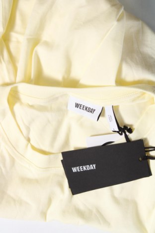 Γυναικείο αμάνικο μπλουζάκι Weekday, Μέγεθος L, Χρώμα Κίτρινο, Τιμή 5,44 €