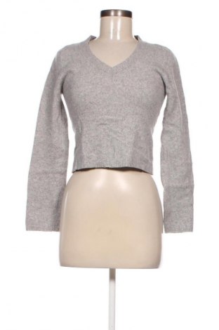 Дамски пуловер Brandy Melville, Размер M, Цвят Сив, Цена 13,34 лв.