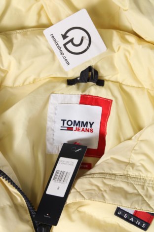 Дамско яке Tommy Jeans, Размер S, Цвят Жълт, Цена 381,49 лв.