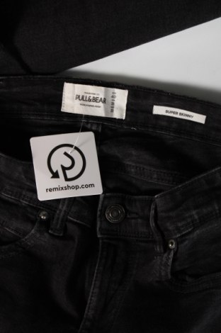 Męskie jeansy Pull&Bear, Rozmiar M, Kolor Czarny, Cena 38,99 zł