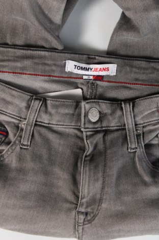 Męskie jeansy Tommy Jeans, Rozmiar S, Kolor Szary, Cena 203,99 zł