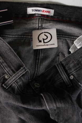 Męskie jeansy Tommy Jeans, Rozmiar L, Kolor Szary, Cena 273,99 zł