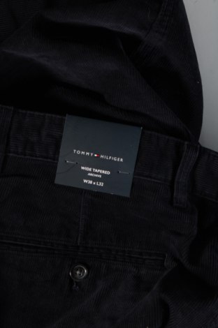 Pantaloni raiați de bărbați Tommy Hilfiger, Mărime XL, Culoare Albastru, Preț 324,99 Lei