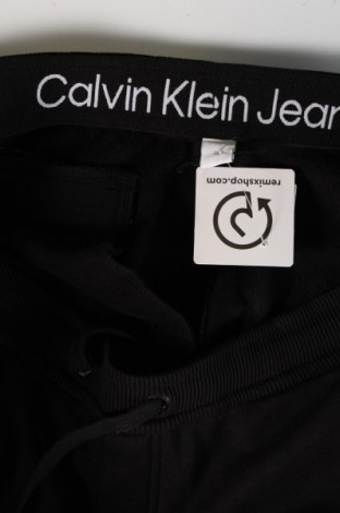 Мъжки къс панталон Calvin Klein Jeans, Размер XL, Цвят Черен, Цена 39,79 лв.