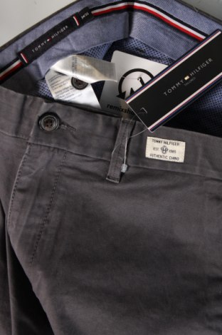 Pantaloni de bărbați Tommy Hilfiger, Mărime M, Culoare Gri, Preț 248,99 Lei