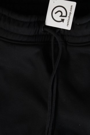 Pantaloni trening de bărbați Calvin Klein Jeans, Mărime S, Culoare Negru, Preț 268,99 Lei