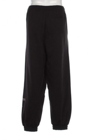 Pantaloni trening de bărbați Calvin Klein Jeans, Mărime S, Culoare Negru, Preț 201,99 Lei