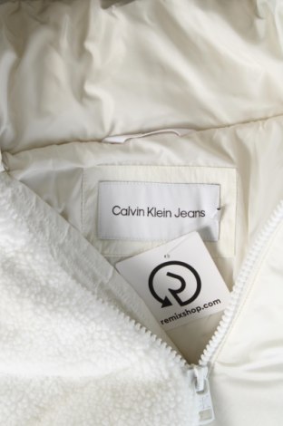 Мъжко яке Calvin Klein Jeans, Размер XS, Цвят Бял, Цена 314,49 лв.