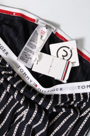 Piżama
 Tommy Hilfiger, Rozmiar M, Kolor Kolorowy, Cena 148,99 zł