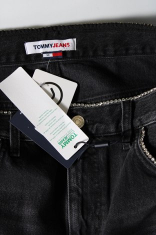 Sukně Tommy Jeans, Velikost XL, Barva Šedá, Cena  839,00 Kč