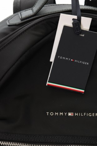 Раница Tommy Hilfiger, Цвят Черен, Цена 174,99 лв.