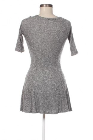 Kleid, Größe S, Farbe Grau, Preis € 14,99