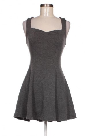 Kleid, Größe XS, Farbe Grau, Preis 5,99 €