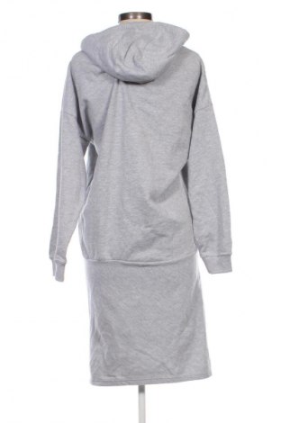 Kleid DEF, Größe M, Farbe Grau, Preis € 7,99