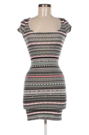 Rochie Pull&Bear, Mărime S, Culoare Multicolor, Preț 33,99 Lei