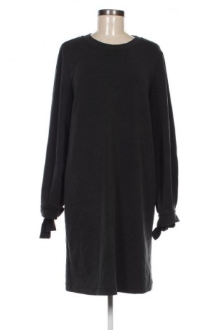 Kleid Selected Femme, Größe M, Farbe Schwarz, Preis 21,57 €