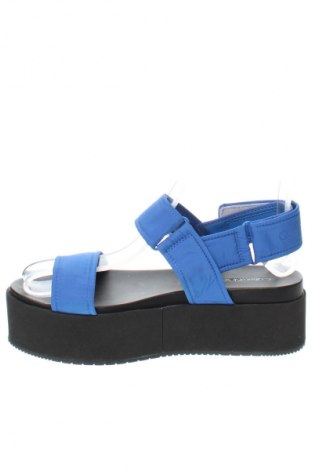 Sandalen Calvin Klein Jeans, Größe 39, Farbe Blau, Preis 94,64 €