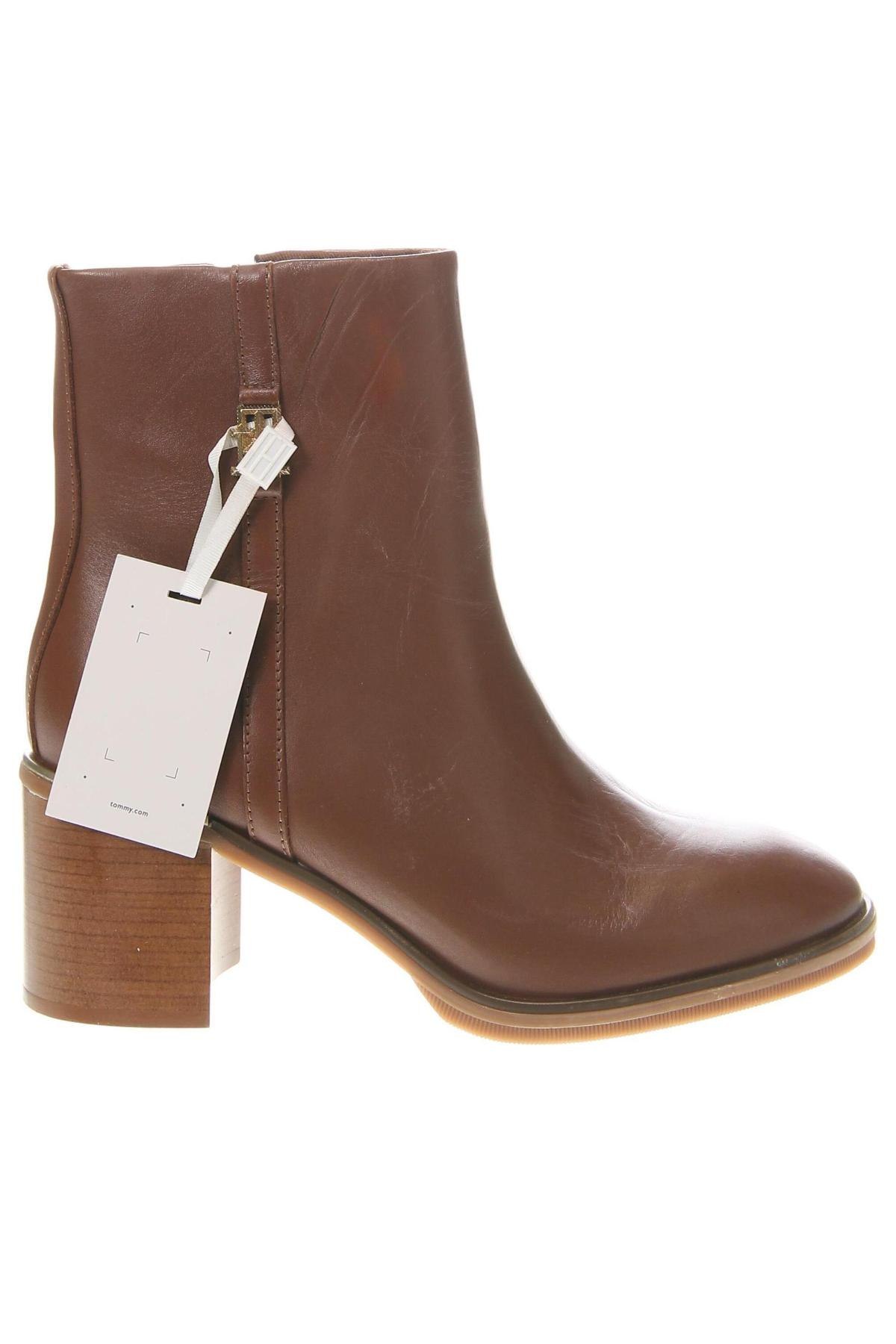 Botine de damă Tommy Hilfiger, Mărime 38, Culoare Maro, Preț 485,99 Lei