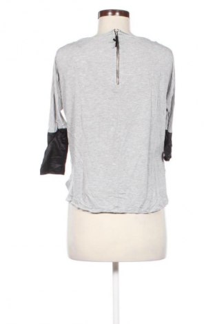 Dámská halenka Stradivarius, Velikost S, Barva Vícebarevné, Cena  169,00 Kč