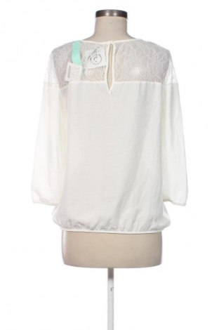 Damen Shirt Stradivarius, Größe L, Farbe Weiß, Preis 15,86 €