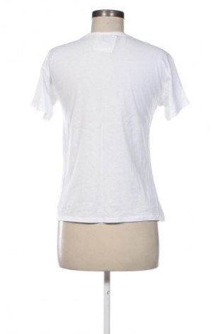 Γυναικείο t-shirt Bershka, Μέγεθος S, Χρώμα Λευκό, Τιμή 8,75 €
