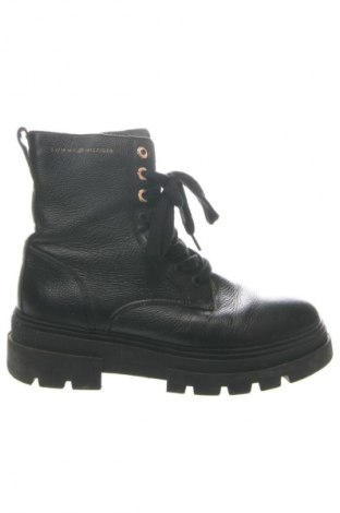 Дамски боти Tommy Hilfiger, Размер 39, Цвят Черен, Цена 187,99 лв.