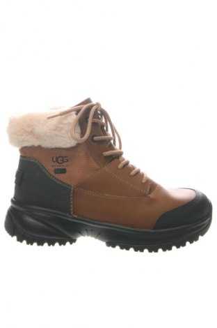 Дамски боти UGG Australia, Размер 39, Цвят Кафяв, Цена 184,99 лв.