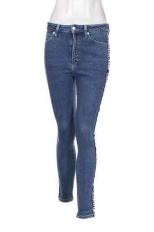 Дамски дънки Calvin Klein Jeans, Размер M, Цвят Син, Цена 68,43 лв.