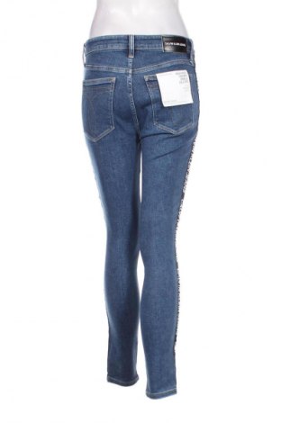 Дамски дънки Calvin Klein Jeans, Размер M, Цвят Син, Цена 68,43 лв.