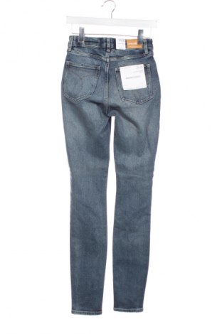 Damskie jeansy Calvin Klein Jeans, Rozmiar S, Kolor Niebieski, Cena 359,54 zł