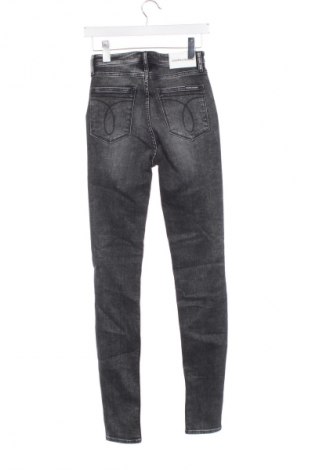 Damskie jeansy Calvin Klein Jeans, Rozmiar S, Kolor Szary, Cena 359,54 zł