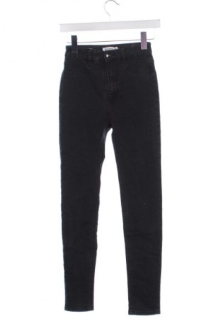 Damskie jeansy Pull&Bear, Rozmiar S, Kolor Czarny, Cena 95,99 zł