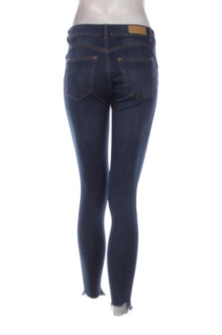 Damskie jeansy Pull&Bear, Rozmiar M, Kolor Niebieski, Cena 66,67 zł