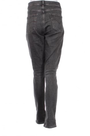 Дамски дънки Signature By Levi Strauss & Co, Размер XXL, Цвят Сив, Цена 29,99 лв.
