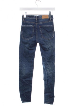 Dámske džínsy  Stradivarius, Veľkosť XXS, Farba Modrá, Cena  6,95 €