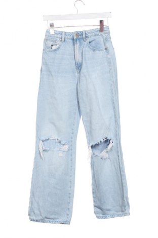 Дамски дънки Stradivarius, Размер XS, Цвят Син, Цена 29,15 лв.