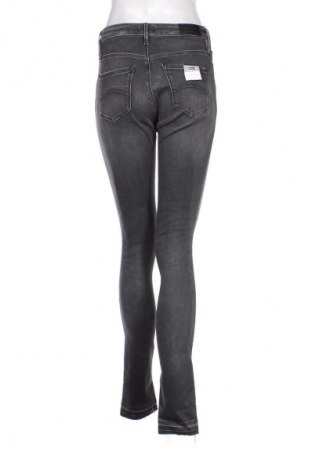 Dámske džínsy  Tommy Jeans, Veľkosť M, Farba Sivá, Cena  88,95 €