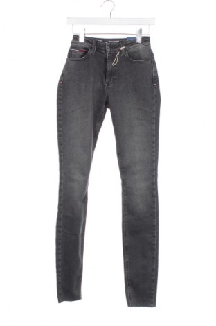 Damskie jeansy Tommy Jeans, Rozmiar M, Kolor Szary, Cena 170,99 zł