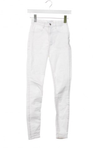 Damskie jeansy Zara, Rozmiar XS, Kolor Biały, Cena 62,00 zł