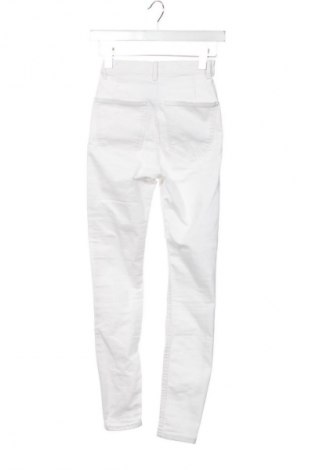 Damskie jeansy Zara, Rozmiar XS, Kolor Biały, Cena 62,00 zł