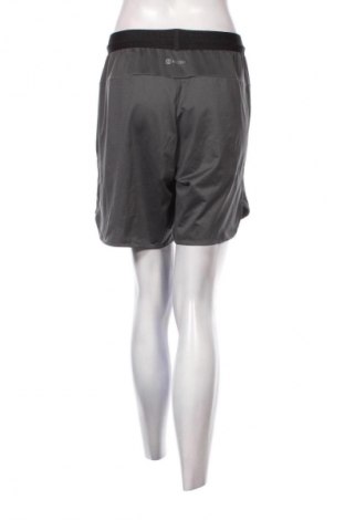 Damen Shorts Adidas, Größe S, Farbe Mehrfarbig, Preis € 21,99