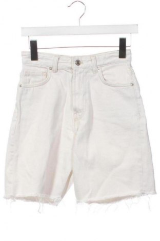 Damen Shorts Bershka, Größe XS, Farbe Weiß, Preis 9,72 €