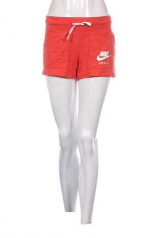 Dámské kraťasy  Nike, Velikost S, Barva Červená, Cena  608,00 Kč